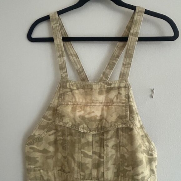 We The Free Way It Goes Camo Bib Adjustable Strap Back Cinch Harem Overalls NEW - Picture 4 of 16